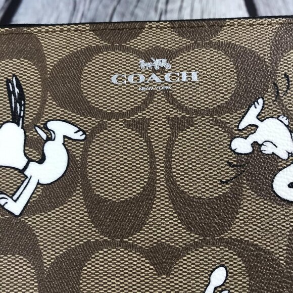 Coach X Peanuts Corner Zip Wristlet Wallet With Snoopy & Woodstock - Picture 3 of 8